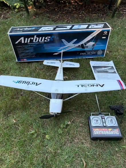 Photo of free RC plane 2 channel (SG4 Hitchin) #1