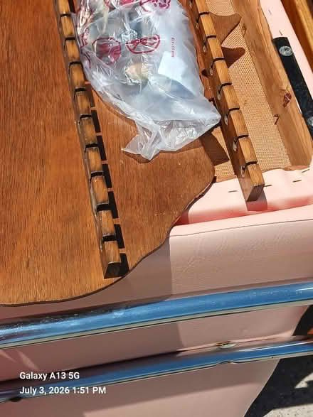 Photo of free Curbalert 4 dining chairs need TLC (Mi.& Middlebelt , Inkster Mich) #3