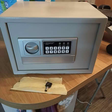 Photo of free Small safe (Fulwood PR2) #1