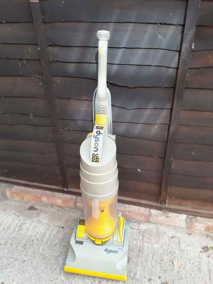 Photo of free Dyson vacuum cleaner (Queens Park MK40) #1