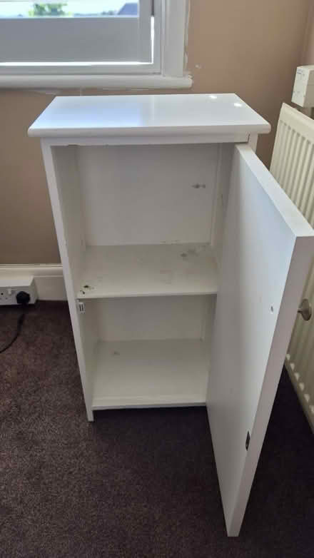 Photo of free White bathroom cabinet (Hastings Tn377er) #3