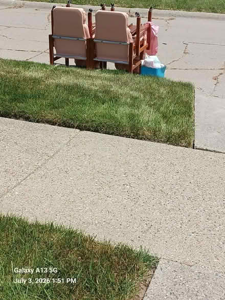 Photo of free Curbalert 4 dining chairs need TLC (Mi.& Middlebelt , Inkster Mich) #1