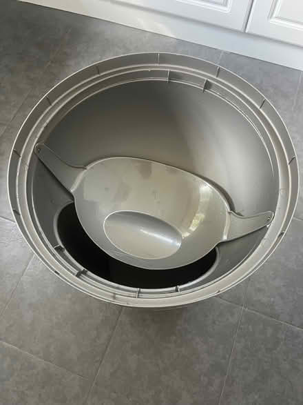 Photo of free Almost brand new plastic bin NW8 (St John’s Wood NW8) #3