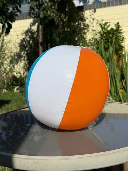 Photo of free 9 small inflatable Beach balls ποΈ (Chipping Barnet EN5) #1
