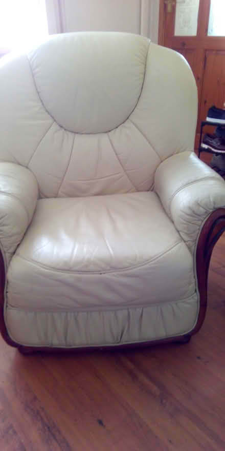 Photo of free 3 piece cream coloured suite (Blacon CH1) #2