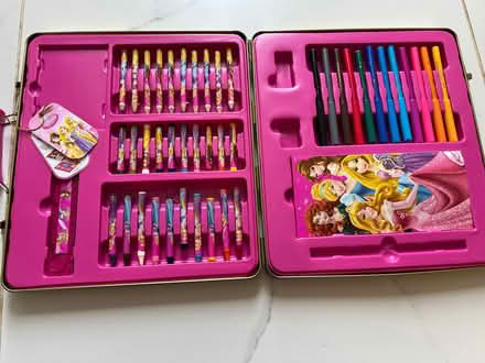 Photo of free Disney Princesses metal colouring case (Pinkneys Green SL6) #4