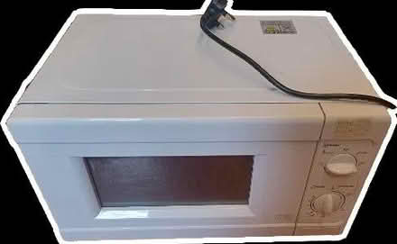 Photo of free Cookworks fairly old perfectly functioning microwave (Mereoak Park RG2) #1