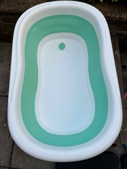 Photo of free Collapsible baby bath (Thame (Near Cromwell Ave)) #2