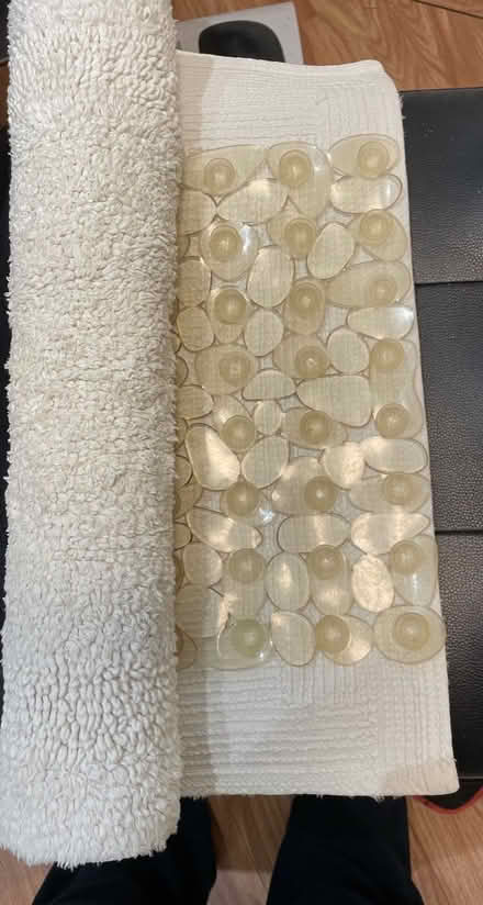 Photo of free bath mats (Sole Street DA13) #1