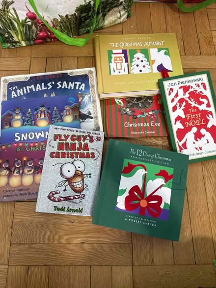 Photo of free Christmas-themed kids’ books (Upper West Side) #1