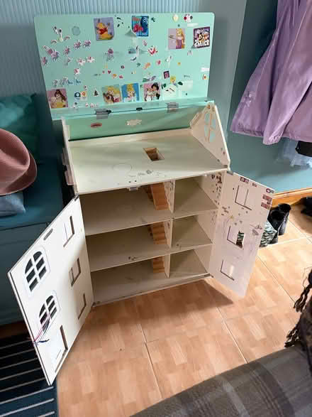 Photo of free Dolls house (LE3) #2