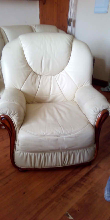 Photo of free 3 piece cream coloured suite (Blacon CH1) #3