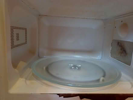 Photo of free Cookworks fairly old perfectly functioning microwave (Mereoak Park RG2) #3