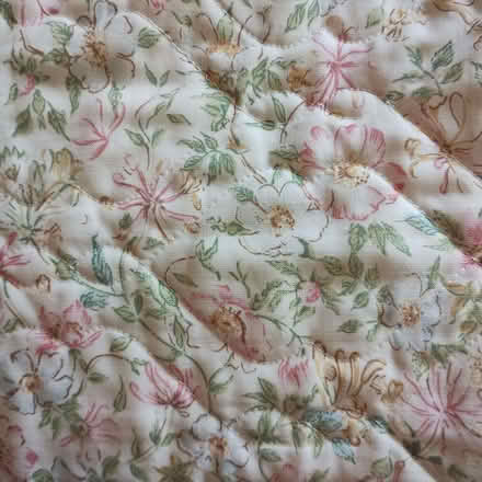 Photo of free Pretty Double Bedspread (Rayleigh SS6) #2