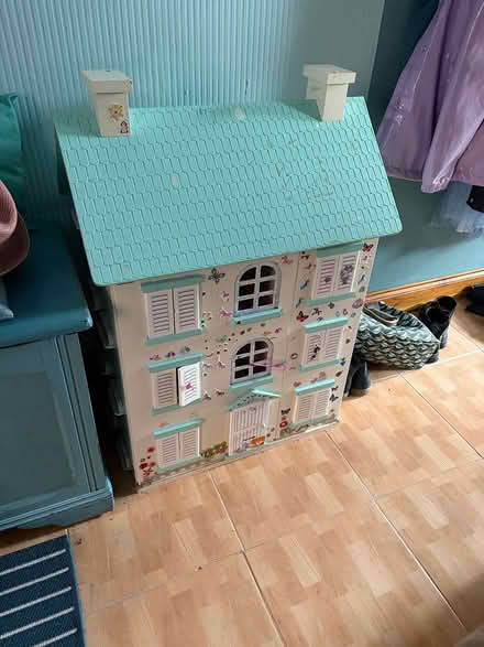 Photo of free Dolls house (LE3) #1
