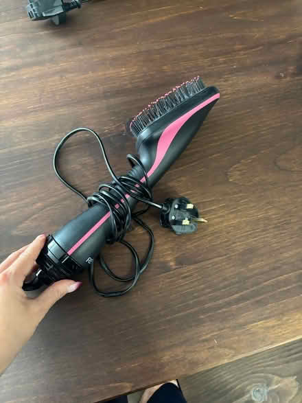 Photo of free Revlon one step hair styler brush (Hayes UB3) #2