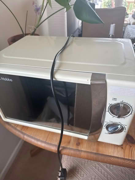 Photo of free Microwave (Kennington SE17) #1