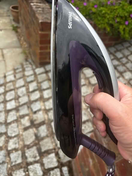 Photo of free Steam iron (Marsworth HP23) #3