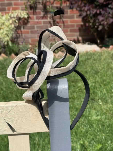 Photo of free 👒 Lady’s black & white fascinator (Chipping Barnet EN5) #1