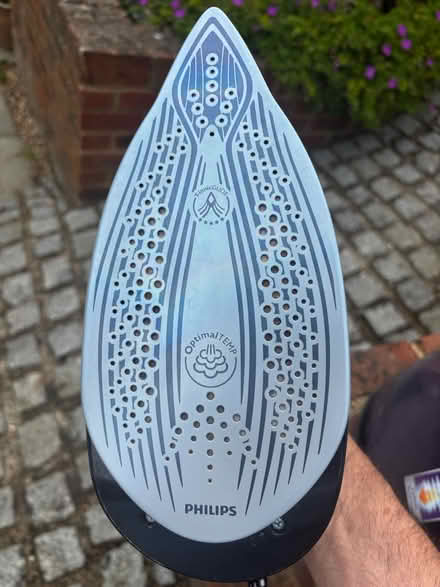 Photo of free Steam iron (Marsworth HP23) #4