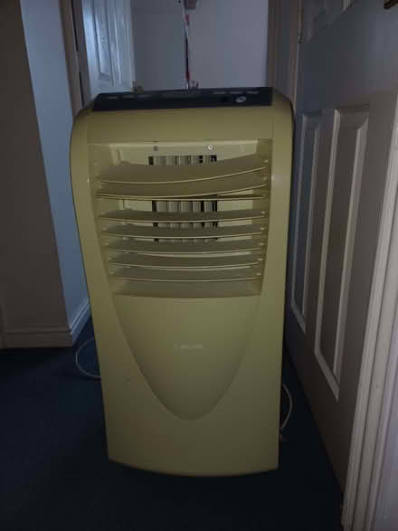 Photo of free Air con unit - spares or repair (Chippenham SN14) #1