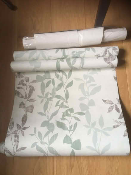 Photo of free Ends of wallpaper (The Inch EH16) #1