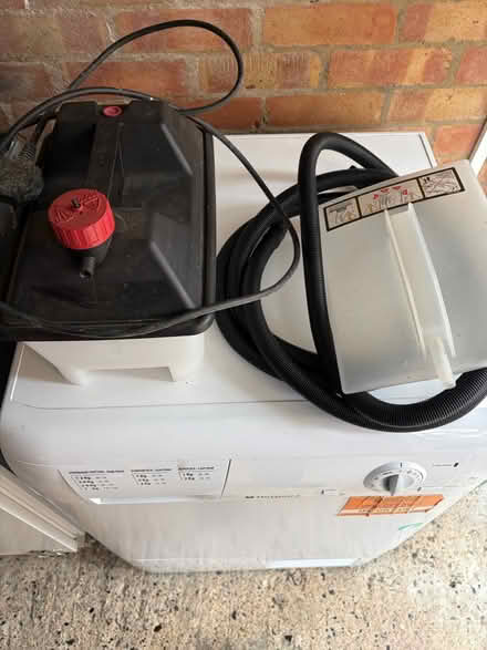Photo of free Wallpaper Stripper (Corringham SS17) #1