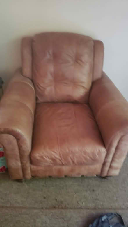Photo of free Cavalier 3 Seater Sofa, 2 Armchairs, Shiraz Table (Chandler's Ford SO53) #1