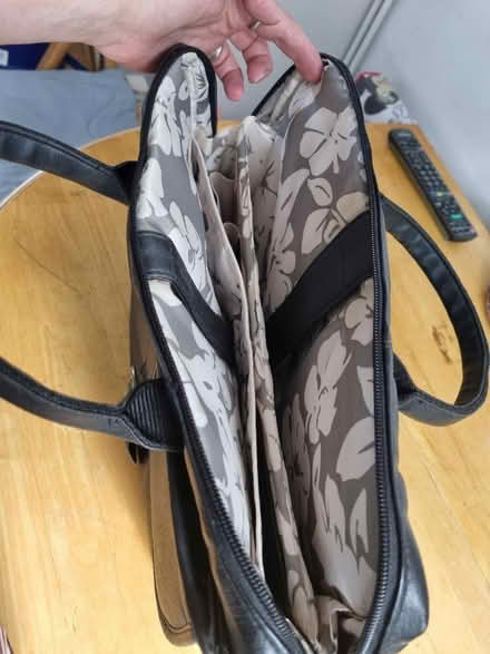 Photo of free leather laptop bag (heanor DE75 7BZ) #2