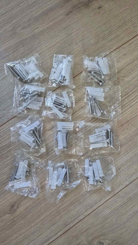 Photo of free M4 screws with wall plugs (Kidlington OX5) #2