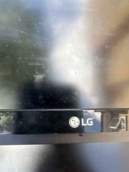 Photo of free 9 computer screens (KT2 Lower Kings Road) #4