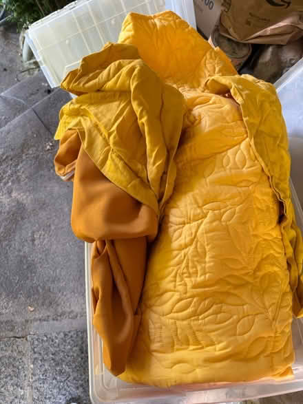Photo of free Like new bedding (Woodacre hills) #1