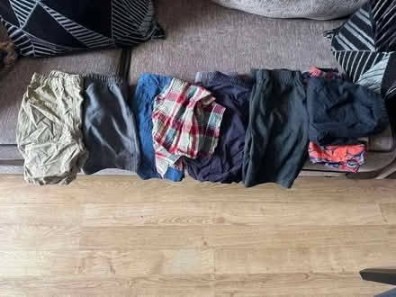 Photo of free About 8solid shorts a shirt and 1 T (SE9) #3