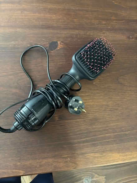 Photo of free Revlon one step hair styler brush (Hayes UB3) #1