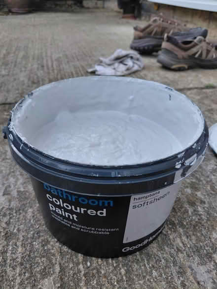 Photo of free Bathroom Paint (Knightsfield Welwyn Garden AL8) #2
