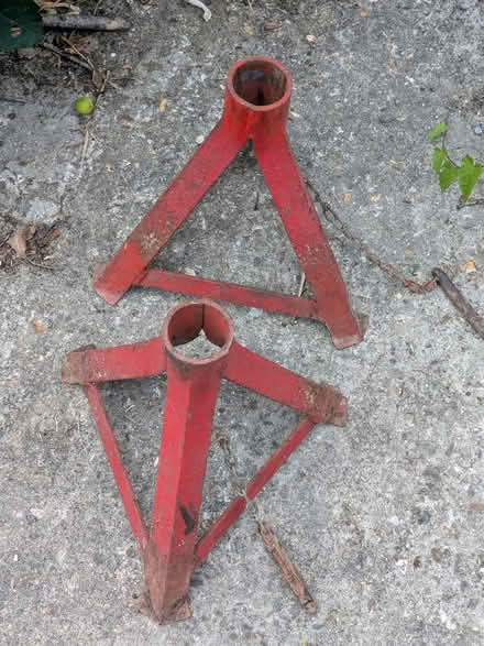 Photo of free Pair axle stands (incomplete) (Waterston DT2) #2