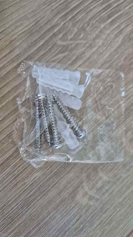 Photo of free M4 screws with wall plugs (Kidlington OX5) #3