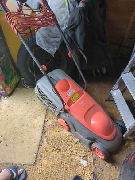 Photo of free Working lawn mower (LE5) #1