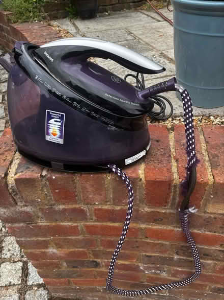 Photo of free Steam iron (Marsworth HP23) #1