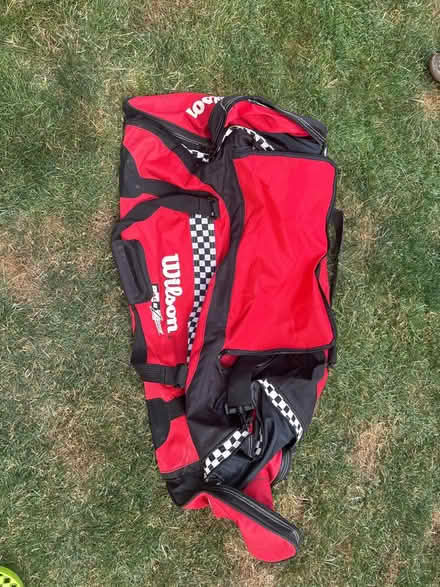 Photo of free Wilson tennis bag & racquet holder (Bn34jl) #1