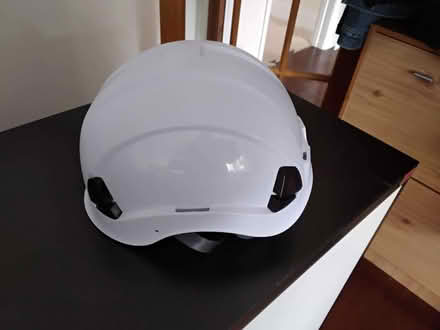 Photo of free White safety helmet (Townsend AL3) #1