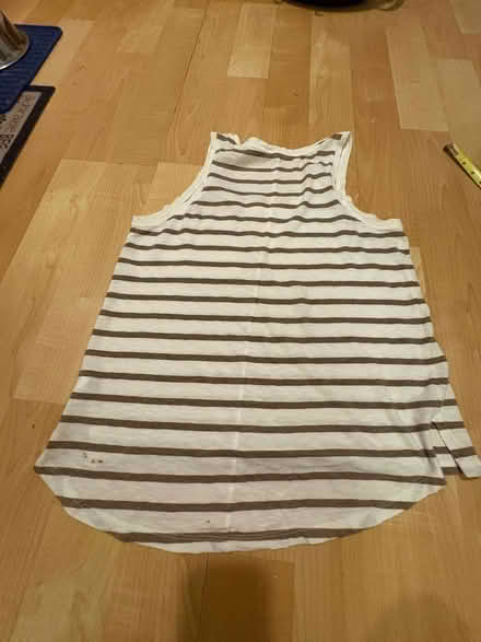 Photo of free Ladies tank - fits medium (L5L 5P5) #4