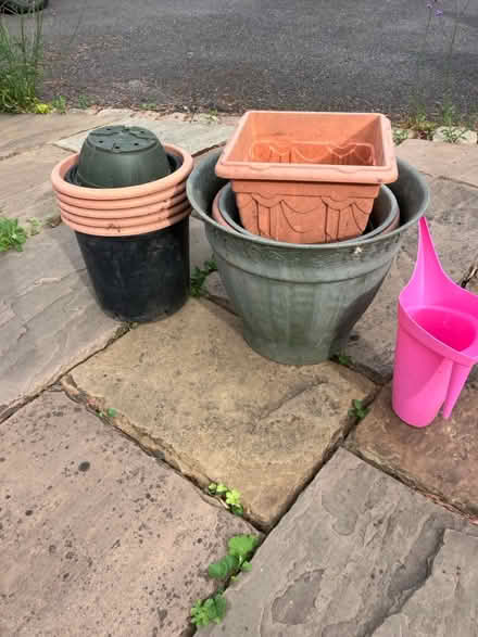 Photo of free Large plastic plant pots (Rufford L40) #1