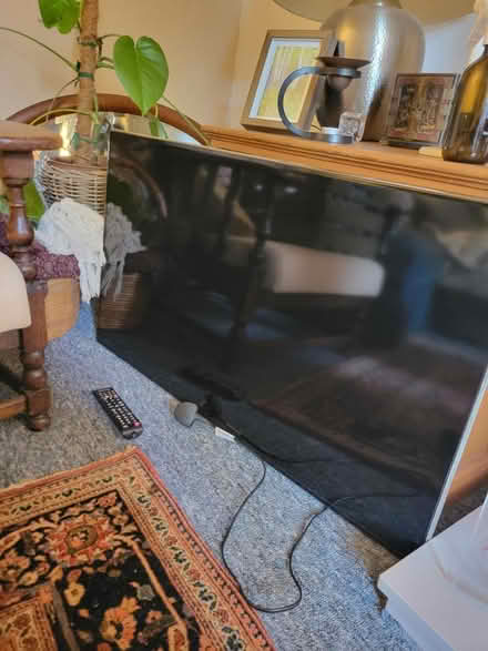 Photo of free 40 inch Samsung TV+remote (Malvern Wells WR14) #1