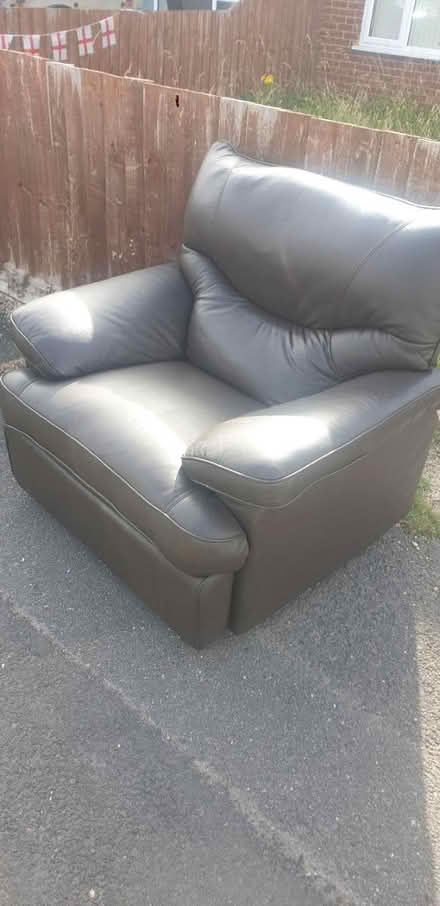 Photo of free Recliner sofa (Upper arncott OX25) #1