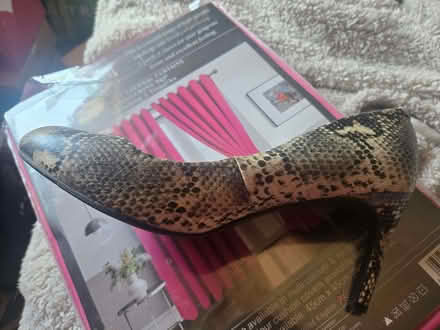 Photo of free M&S wide fit stiletto size 8 (Finstock OX7) #1