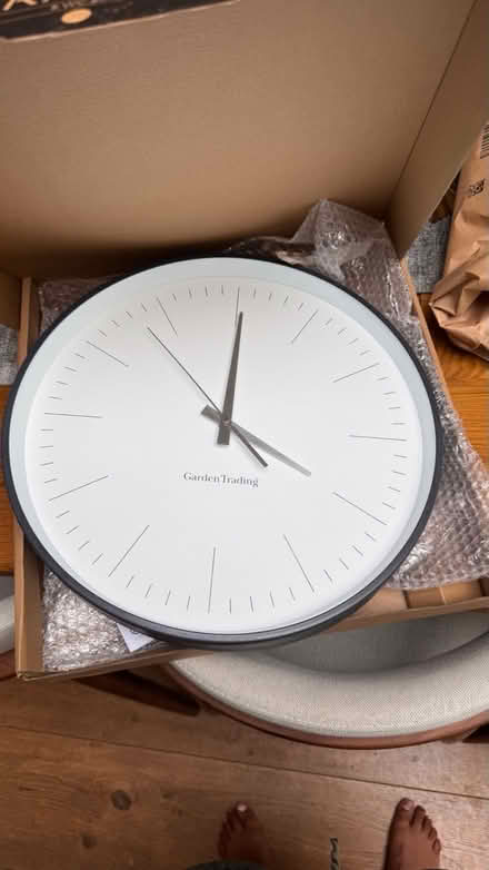 Photo of free 40cm clock not working (CR2) #1
