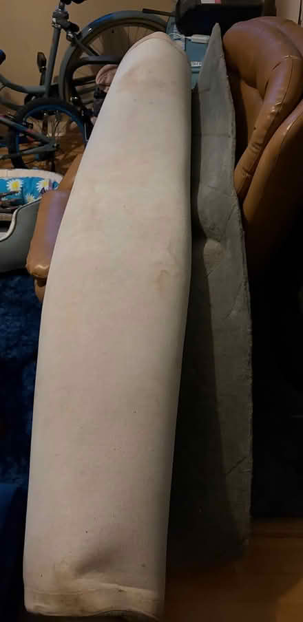 Photo of free Grey rug (LE3) #1