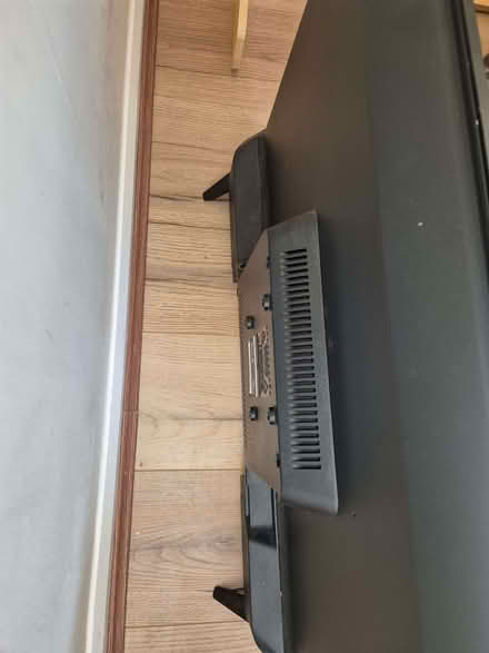Photo of free 32 inch tv (Bexleyheath DA7) #3