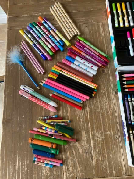 Photo of free Crayola pen set; & misc pen, pencil (HD7, Golcar) #1